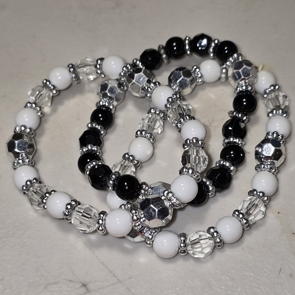 6 Handmade Black White and Clear Stretchy Beaded Bracelet - Picture 4 of 5